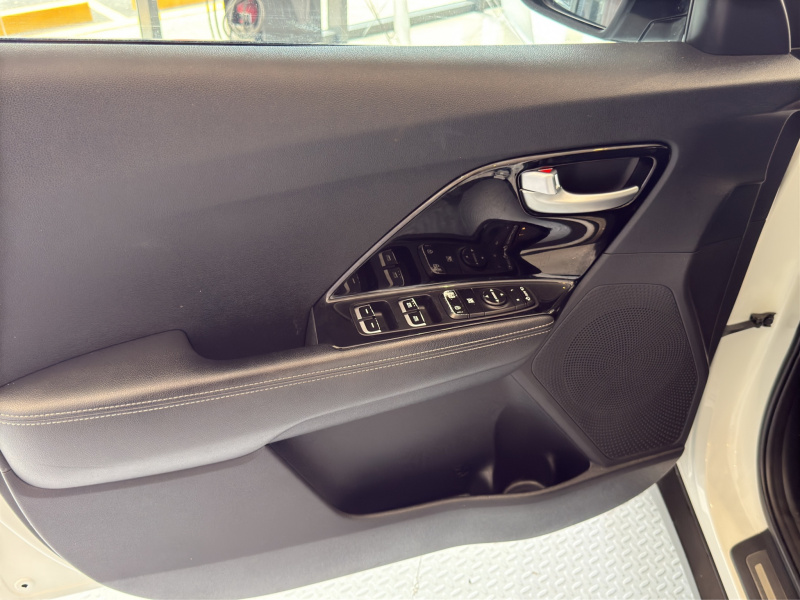 KIA Niro  5 pts. EX, HEV, TA, a/ac. Aut., piel, QC, f. led, RA-18 (línea anterior) 2019